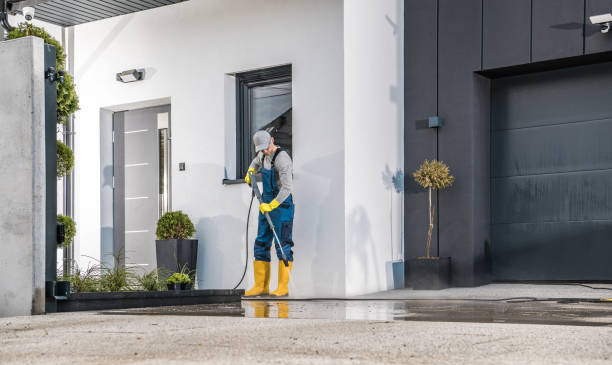 Best Pool Deck Cleaning  in Mayflower Village, CA